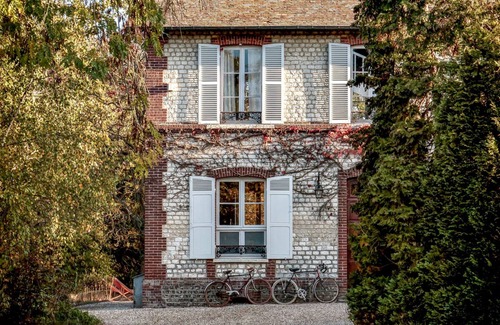 Muids Villa | Villa Des Roses - Seven Bedroom Villa, Sleeps 15