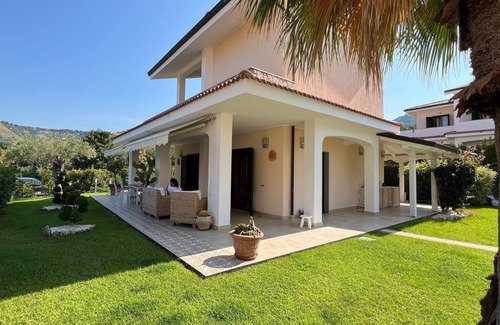 Diamante Villa | Villa 'Diamante' with Sea View, Wi-Fi and Air Conditioning