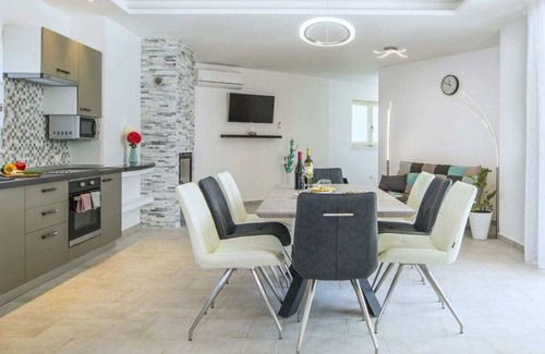Strmac Villa | Villa Dina Comfortable holiday residence