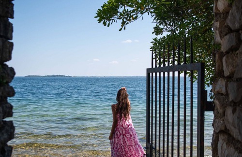 Moniga del Garda Villa | Villa Dolcelago Lake front