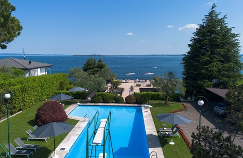 Moniga del Garda Villa | Villa Dolcelago Lake front