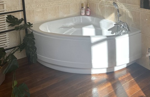 Ecommoy Villa | Villa 'Domaine Haut De Gamme' with Private Terrace, Shared Garden and Wi-Fi