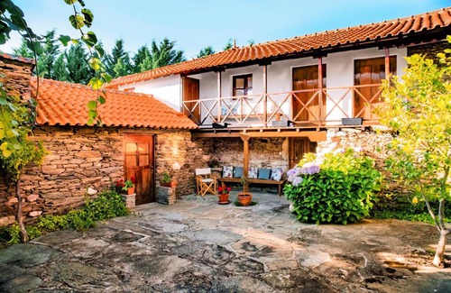 Monaco House | Villa Dos Cedros