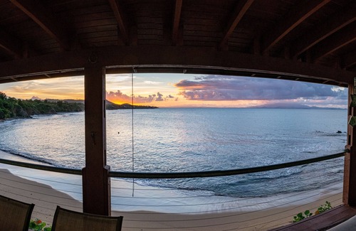 Isabel II House | Villa Dos Palmas - Beach Villa - Waves Lapping at Your Door
