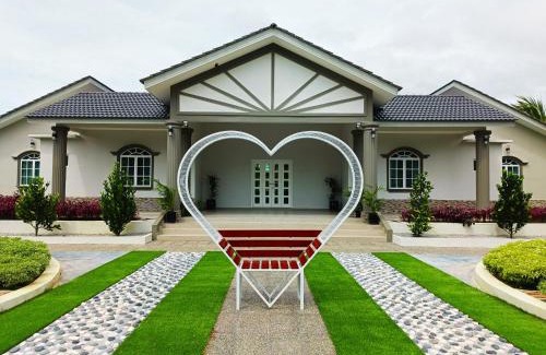 Kampung Bukit Katil House | Villa Dracaena Melaka With Swimming Pool, Hill View and 20 minutes to Town