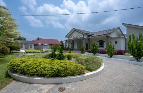 Kampung Bukit Katil House | Villa Dracaena Melaka With Swimming Pool, Hill View and 20 minutes to Town