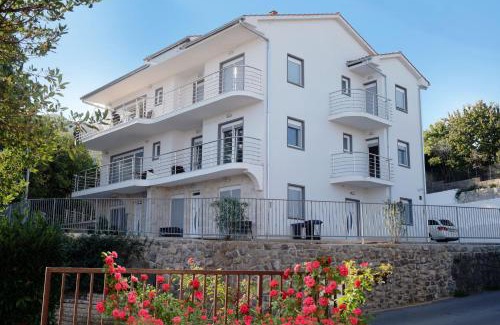 Pobri Apartment | Villa Dragi with Pool, Sauna, & Whirlpool