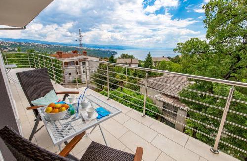 Pobri Apartment | Villa Dragi with Pool, Sauna, & Whirlpool