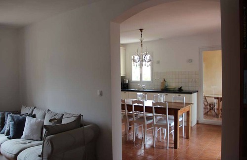 Saumane-de-Vaucluse Villa | Villa du Moulin with private swimming pool