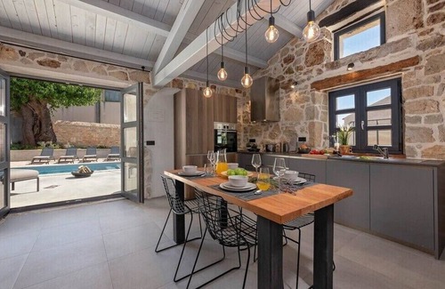 Vrznaveri Villa | Villa Dvori with Private Pool