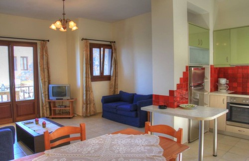 Mochlos Apartment | Villa Eirene Spacious apartment with sea view in small village.