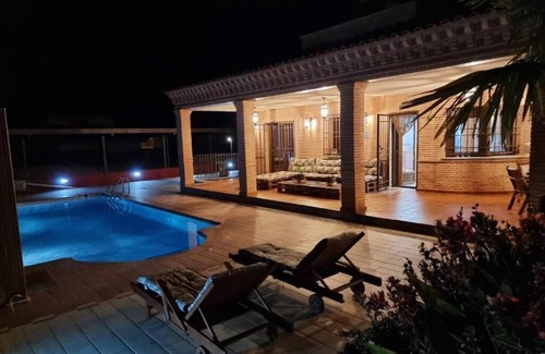 Layos Villa | Villa El Rosal del Pozo