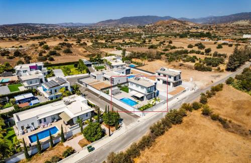 Moni Villa | Villa Eleni by Ezoria Villas