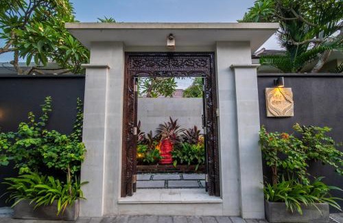 Seminyak Villa | Villa Eleni - walk to Seminyak's best restaurants and hot spots