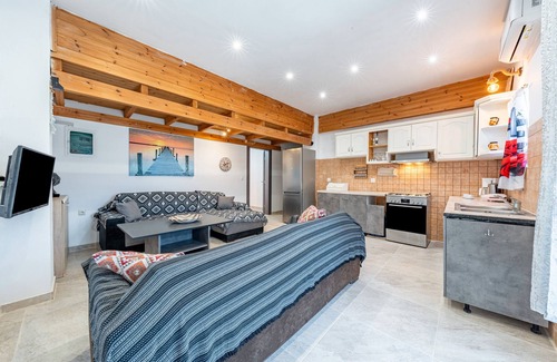 Ag. Georgios Villa | Villa 'Elia' with Sea View, Garden, Terrace & Wi-Fi