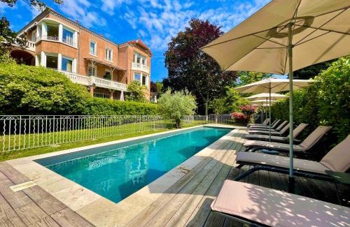 Aubenas Hotel | Villa Elisa M