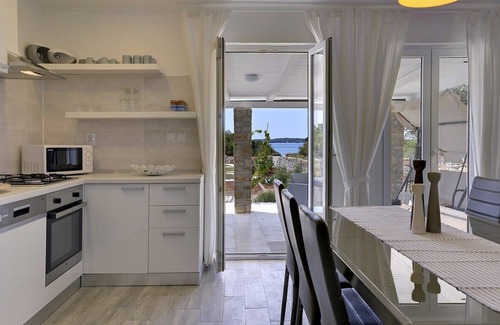 Peroj House | VILLA EMILY PEROJ (4+2) - LITTLE VILLA NEXT TO THE SEA