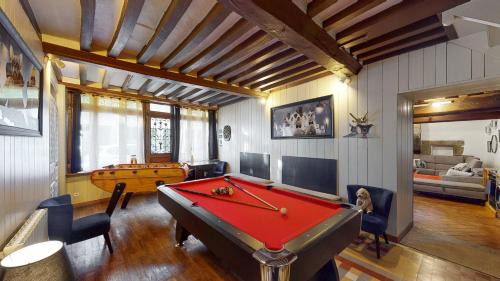 Villedieu-les-Poeles Villa | Villa et Cour Paradis 22 pers billard 20 min mer