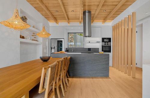 Plaka Villa | Villa Eureka BY APOKORONAS-VILLAS