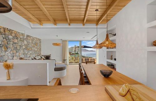 Plaka Villa | Villa Eureka BY APOKORONAS-VILLAS