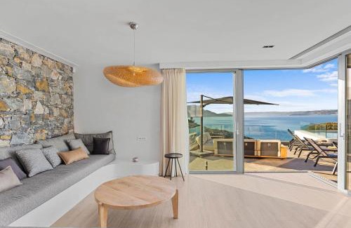 Plaka Villa | Villa Eureka BY APOKORONAS-VILLAS