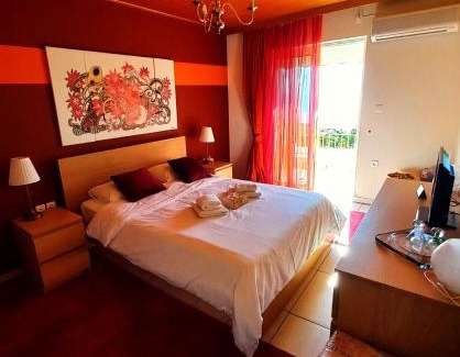 Kropia House | Villa "Eva" - Entire Beachfront Holiday Home - 4S