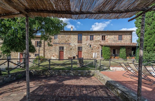 Montelupo Fiorentino Villa | Villa Frantoio with 7 double rooms plus 1 apartment with the 8th double room.