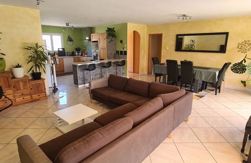 Lavelanet Villa | Villa Familiale Avec Piscine et Jeux Pour les Enfants