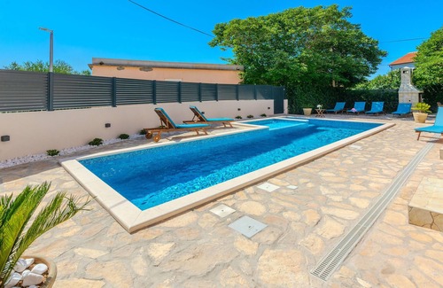Nin House | Villa Family Oasis Nin