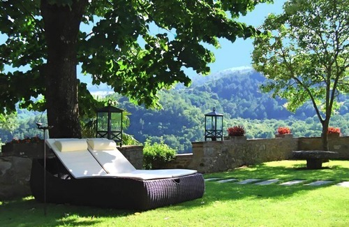 Lubaco Villa | VILLA FIESOLANA - Twelve Bedroom Villa, Sleeps 34