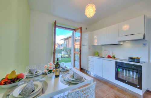Colombare Apartment | Villa Fiorita - Apt 2 - Margherita, Sirmione, Italy