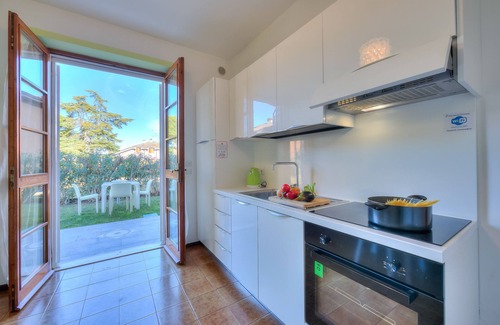Colombare Apartment | Villa Fiorita - Apt 2 - Margherita, Sirmione, Italy