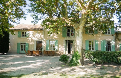 Maillane Villa | VILLA FOR 20 GUEST AC AND POOL 10 ROOMS 6 BATHROOMS
