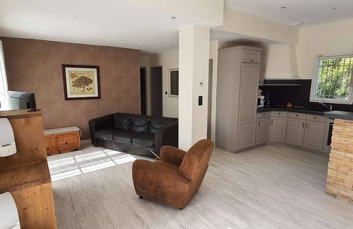 Bagnols-en-Foret House | Villa for 8 people in Bagnols-en-Forêt, Var, heated pool.