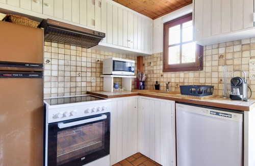 Noirmoutier-en-l'Ile Ski Chalet | Villa for 10 with swimming pool and garden
