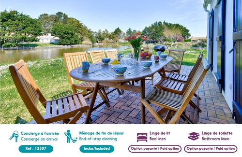 Noirmoutier-en-l'Ile Ski Chalet | Villa for 10 with swimming pool and garden