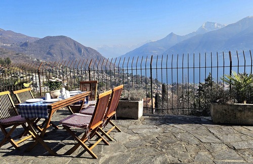 Menaggio House | Villa Foresta Meanggio (Apt Croce): Nature retreat with stunning Lake Como View