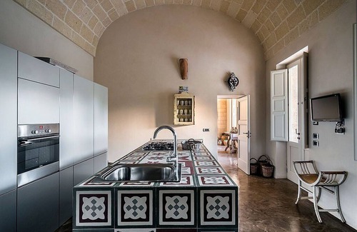Giuggianello Villa | Villa Fragranza: An elegant and welcoming two-story ancient house surrounded by a citrus garden, with Free WI-FI.
