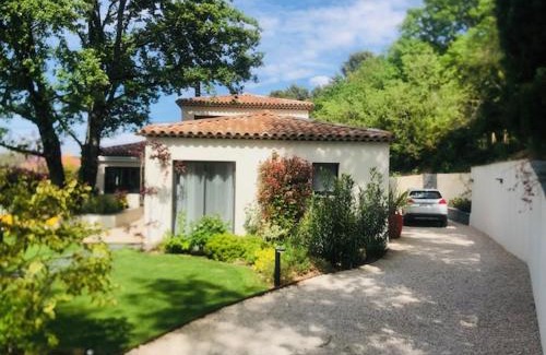 Bouc-Bel-Air Bed & Breakfast | Villa Francine
