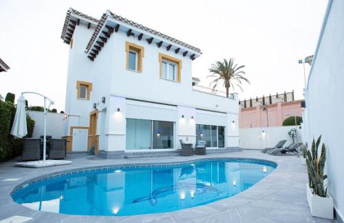 Torre-Pacheco Villa | Villa Fresno with Private Pool on gated 5* Mar Menor Golf Resort - 3 Bed/3 shower/WC