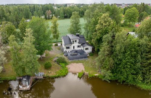Lempaala Villa | Villa Gaia! - Luxury villa with jacuzzi and beach close to trainstation 10 minutes from Tampere city! 1,5 hours to Helsinki