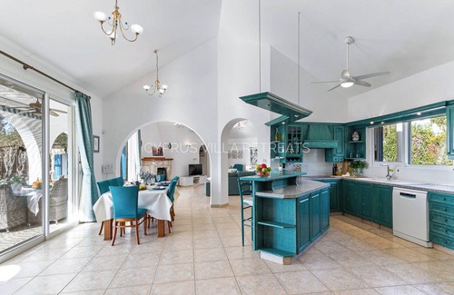 Peyia Town Villa | VILLA GALINI, 5 Bed with Private Pool & Amazing Views!