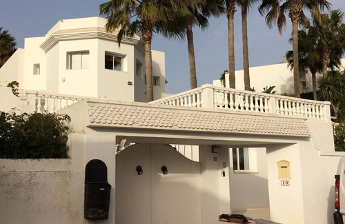 La Marsa Villa | Villa Gammarth - Banlieue Nord de Tunis et à 5 mn de la Plage, Tous Commerces