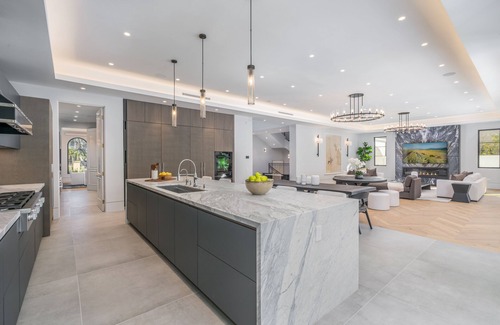 The Flats Villa | Villa Gemma by LuxJB 🏆 Beverly Hills Flats Mansion Steps from Rodeo Drive