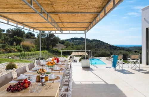 Avola Villa | Villa Genovesi - Five Bedroom Villa, Sleeps 9