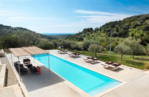 Avola Villa | Villa Genovesi - Five Bedroom Villa, Sleeps 9