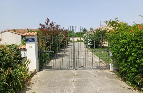 Camaret-sur-Aigues House | Villa Gesinacris avec piscine
