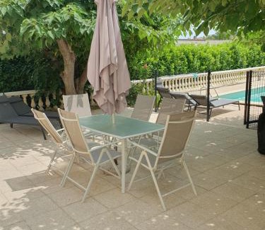 Camaret-sur-Aigues House | Villa Gesinacris avec piscine