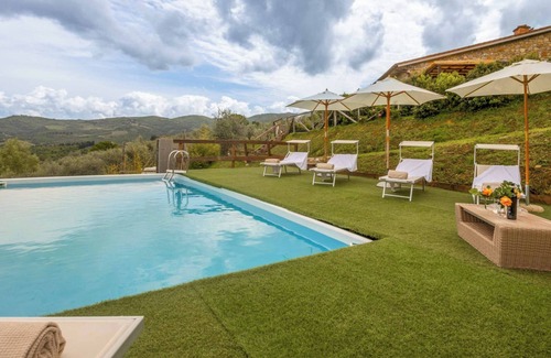 Panzano in Chianti Villa | Villa Gialla - Four Bedroom Villa, Sleeps 9