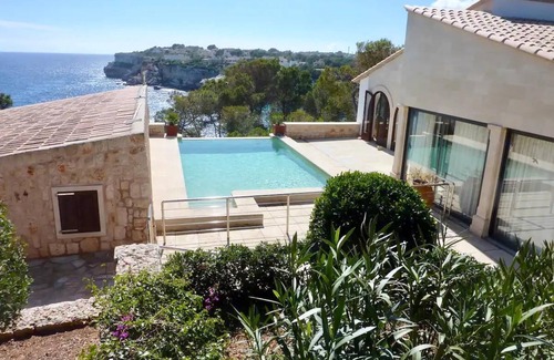 Cala Santany Villa | Villa Grand Bleu. Beach 500 meters away. Option for a heated pool at 30 degrees.